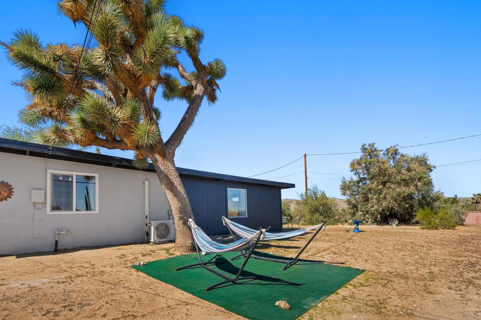 Desert Serenity In Yucca/joshua Tree W/ac & Fire Pit Apartment *