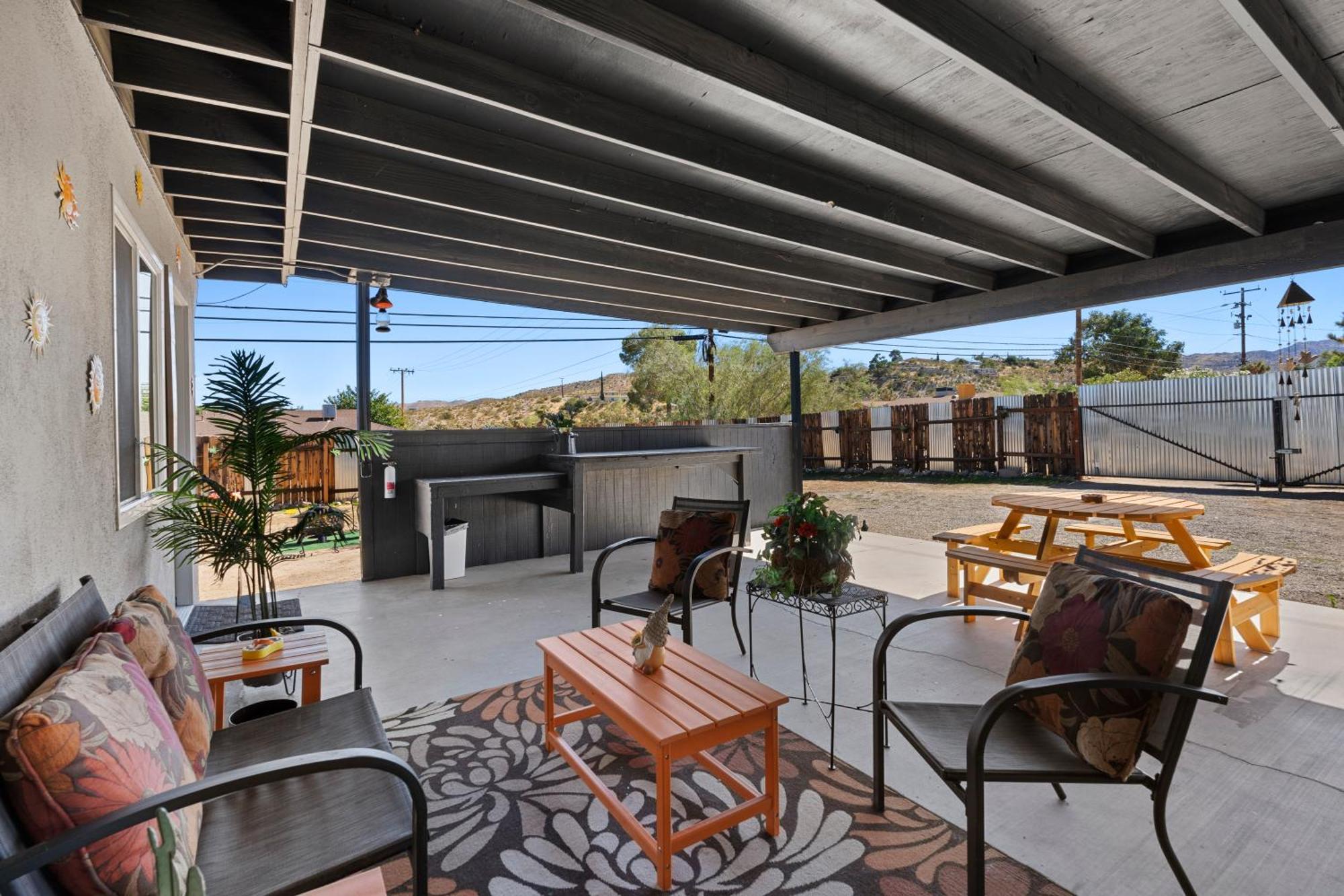 Desert Serenity In Yucca/joshua Tree W/ac & Fire Pit Apartment *